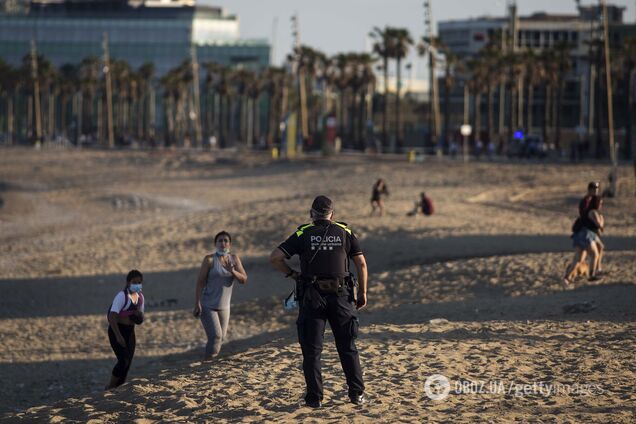 Испания ввела обязательное ношение масок на пляжах