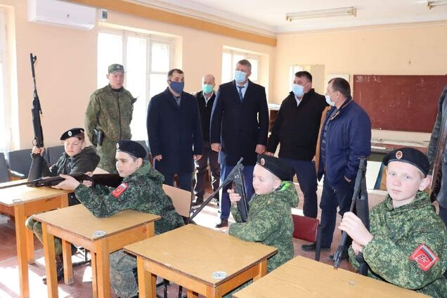 Фигурант 'Миротворца' Михаил Шеремет пропагандирует оружие среди детей