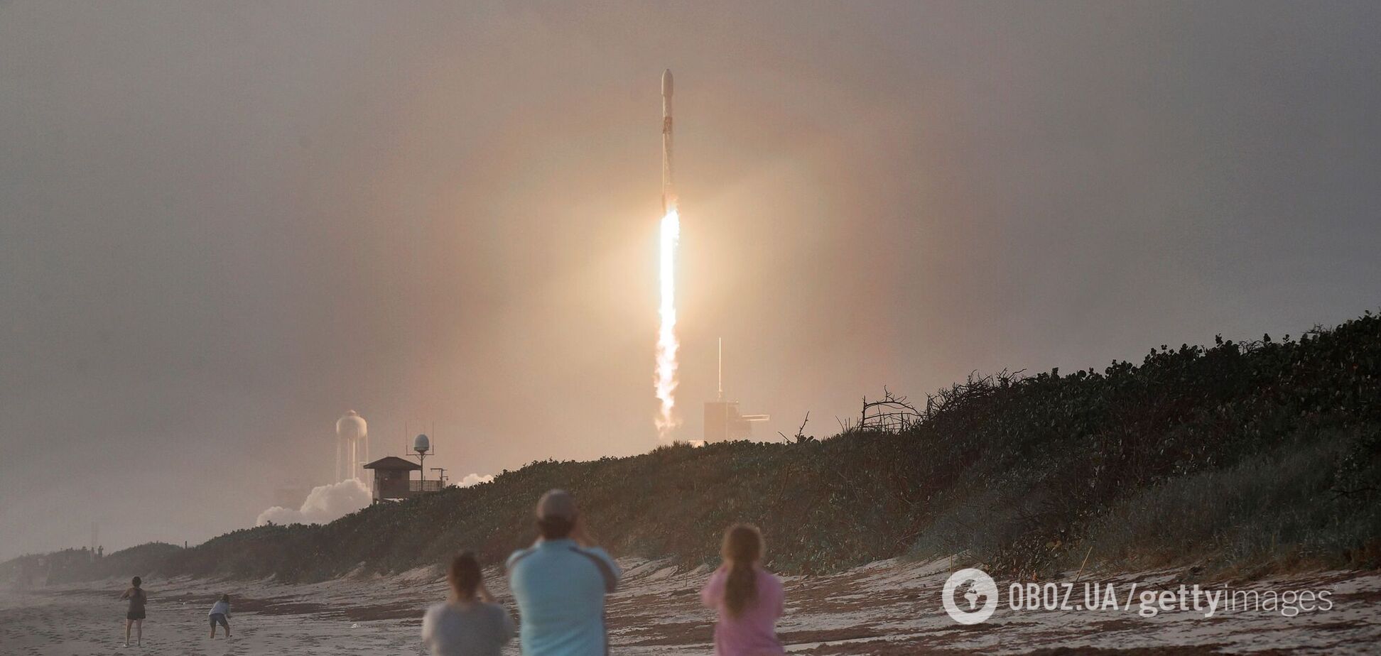 SpaceX запустила очередную ракету со спутниками Starlink. Яркое видео