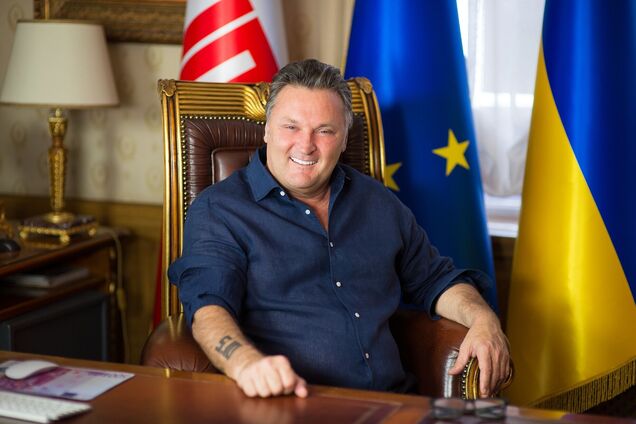 У мережі показали, як Геннадій Балашов тікав від слідчих, які вручали йому підозру. Відео