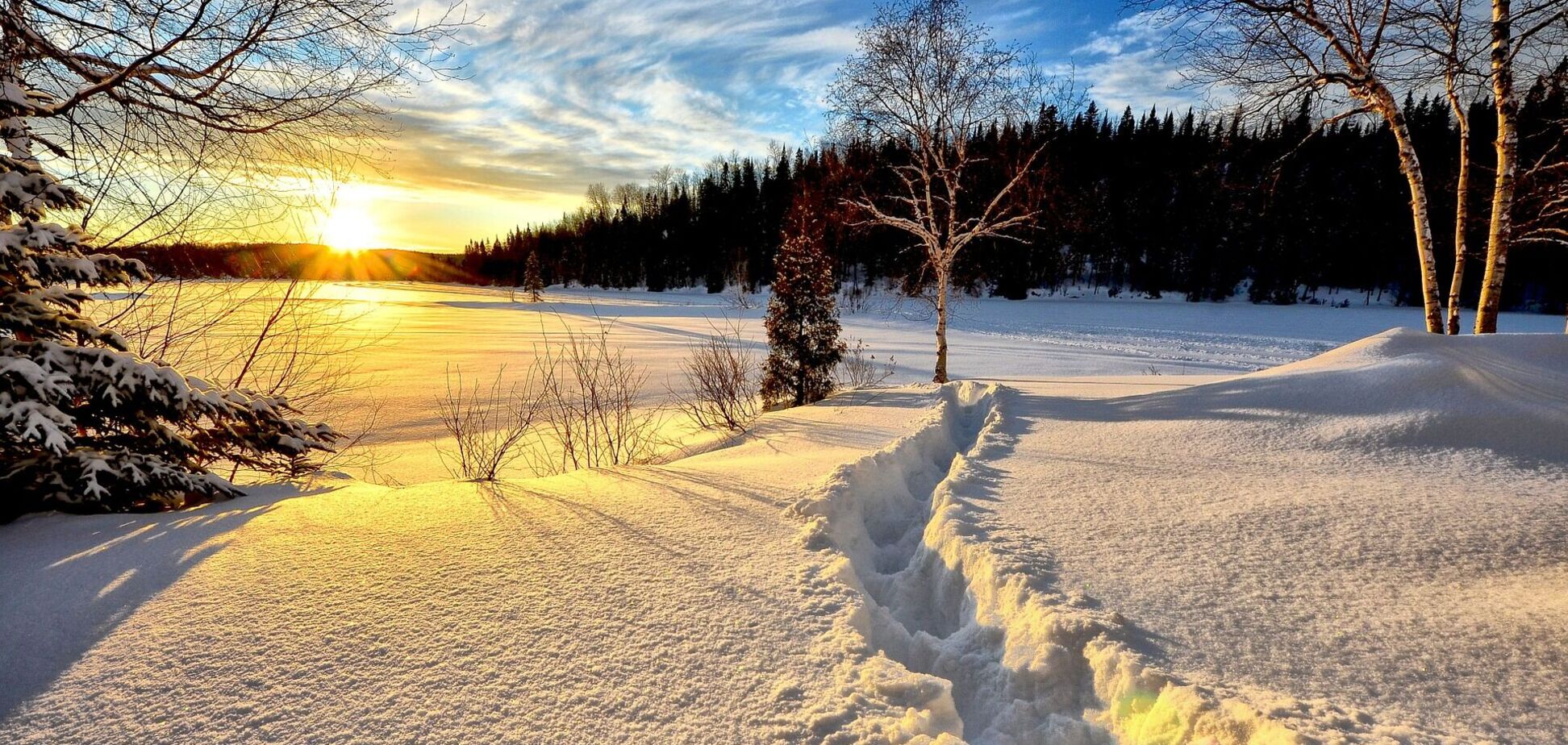 Снег на поле