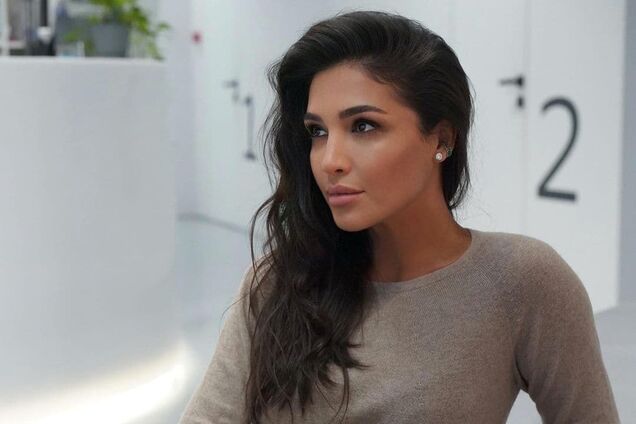 Санта Димопулос показала соблазнительный наряд