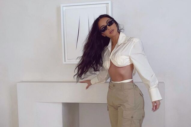 Ким Кардашьян показала пышную грудь