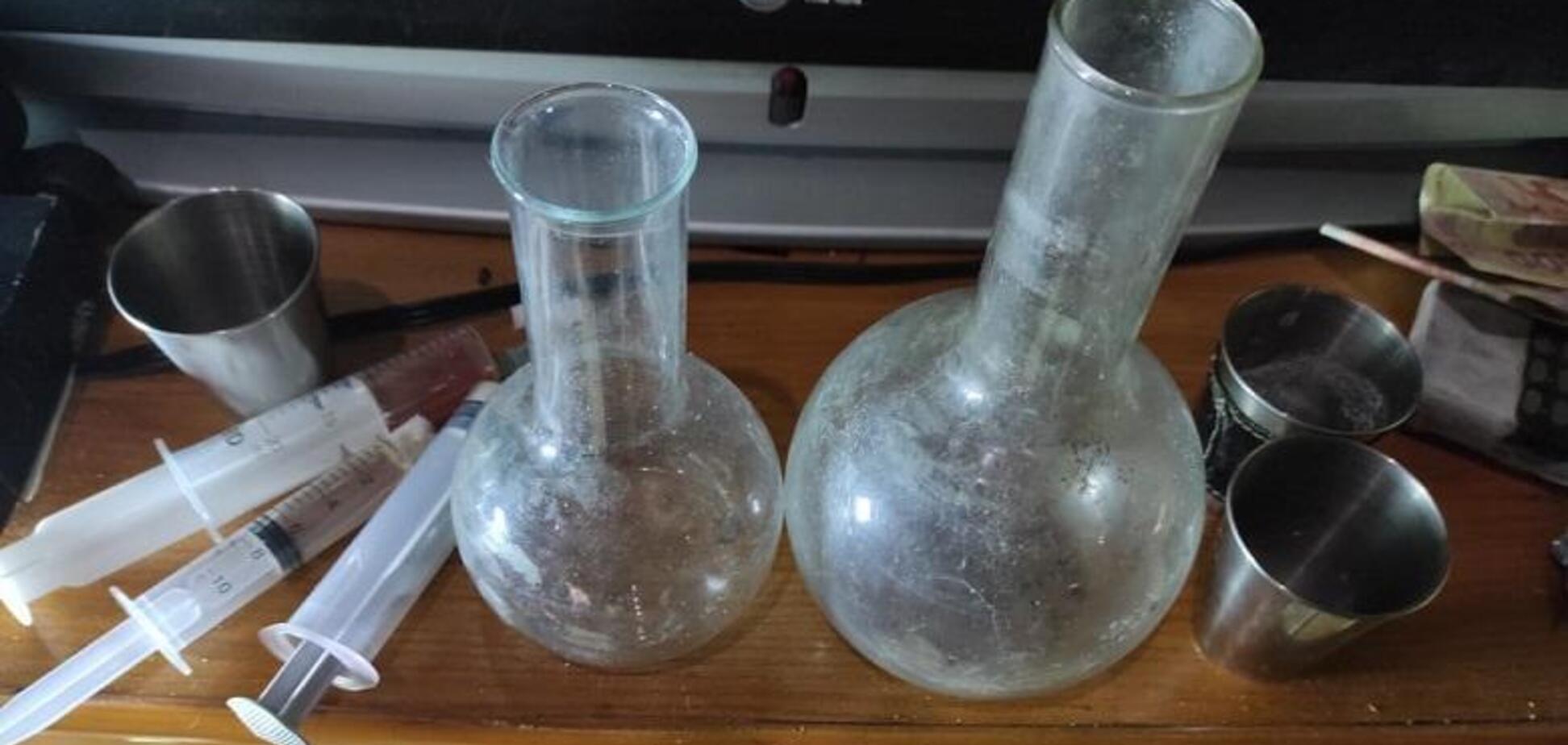 Киянка влаштувала нарколабораторію в себе у квартирі. Фото