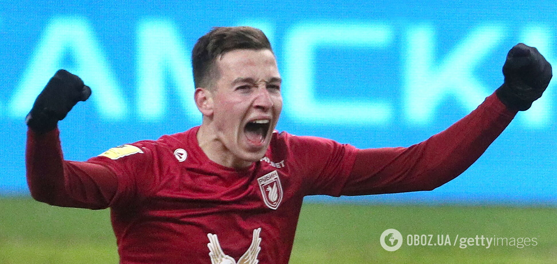 Игрок 'Рубина' празднует гол