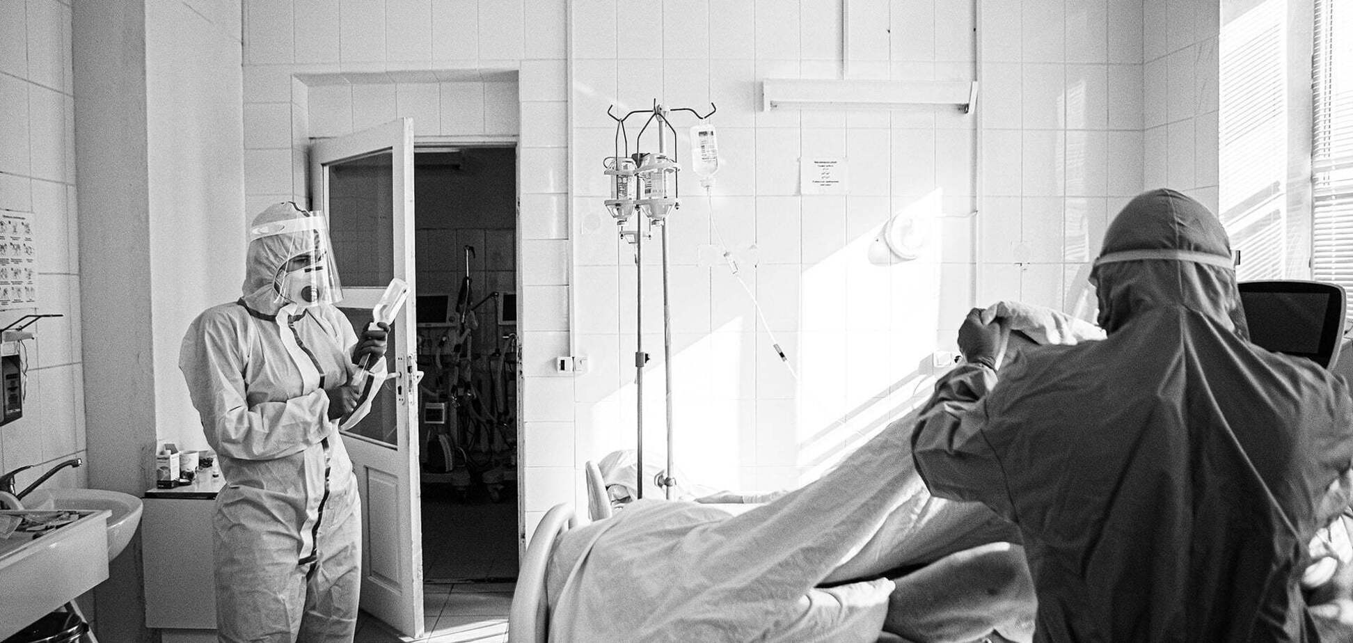 Врачи в реанимации