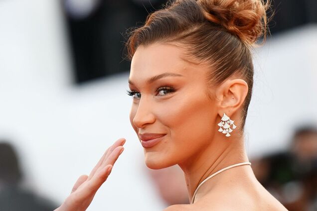 Белла Хадид на модном показе