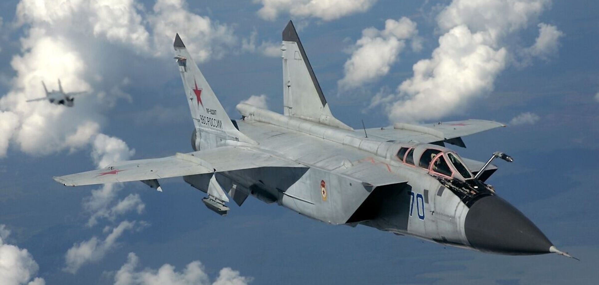 У Росії заявили про перехоплення американського військового літака. Відео