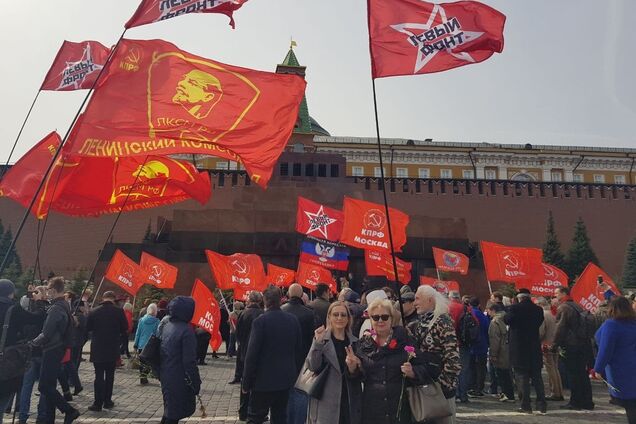 В Москве на Красной площади устроили акцию с флагом 'ДНР'. Фото