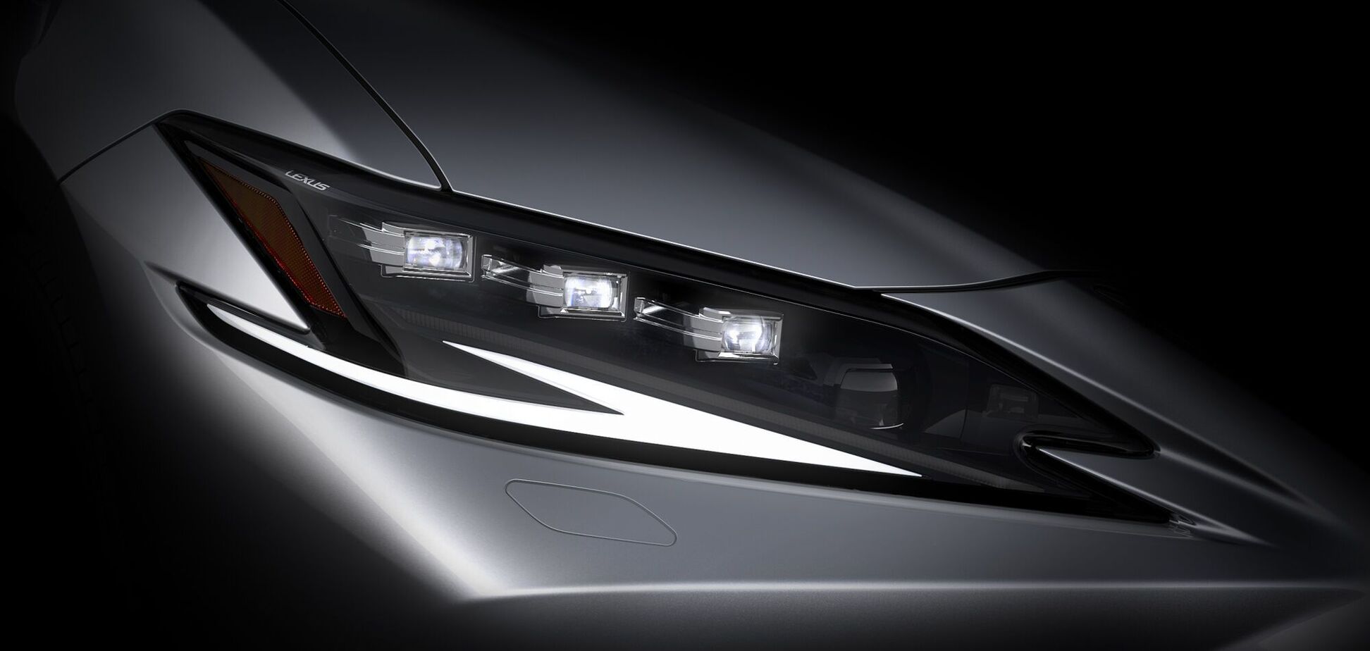 Lexus привезет в Шанхай обновленный спортседан ES