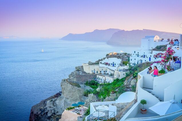 Греція скасовує тижневий карантин для туристів з ЄС