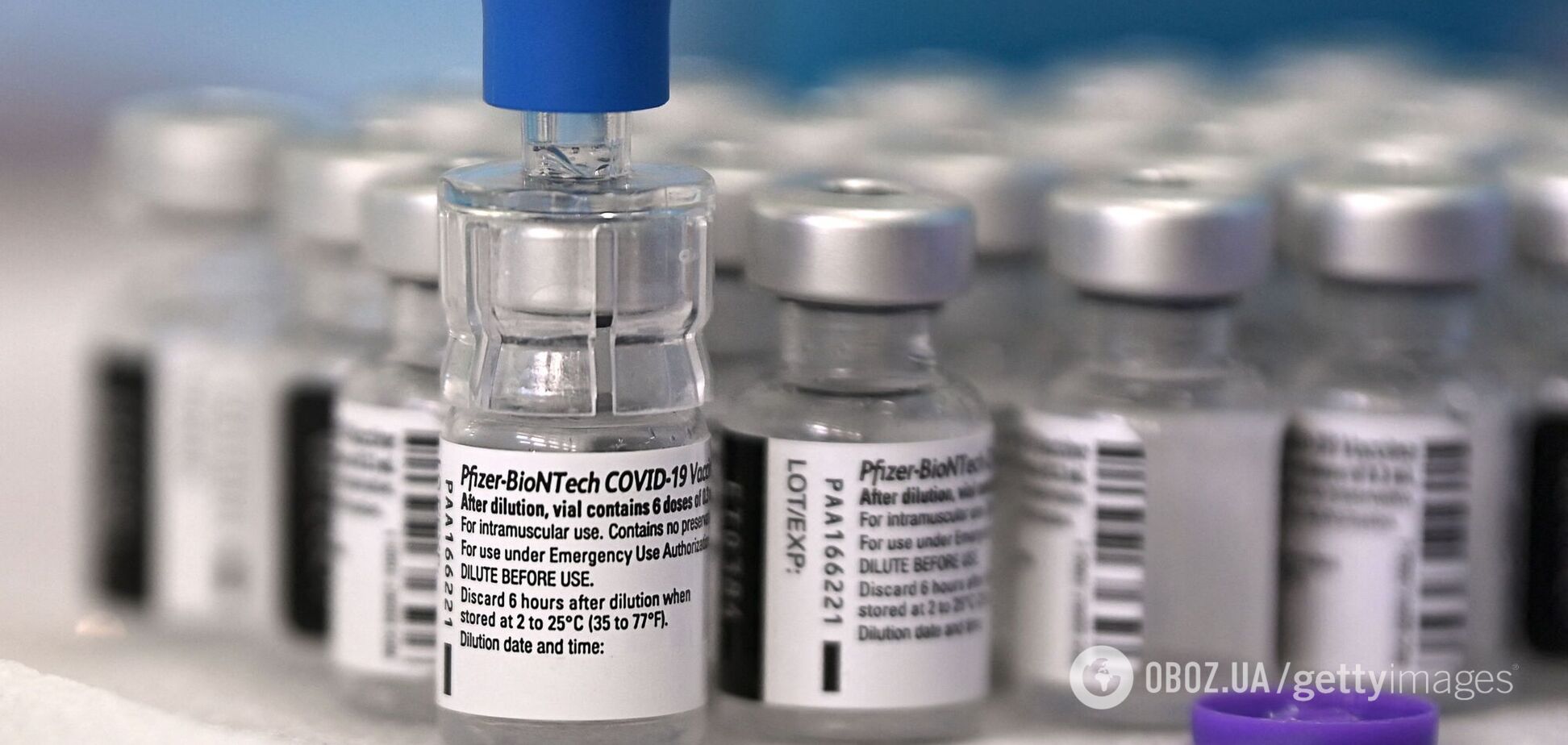 Глава Pfizer: людям може знадобитися третя доза вакцини, а потім – щорічно