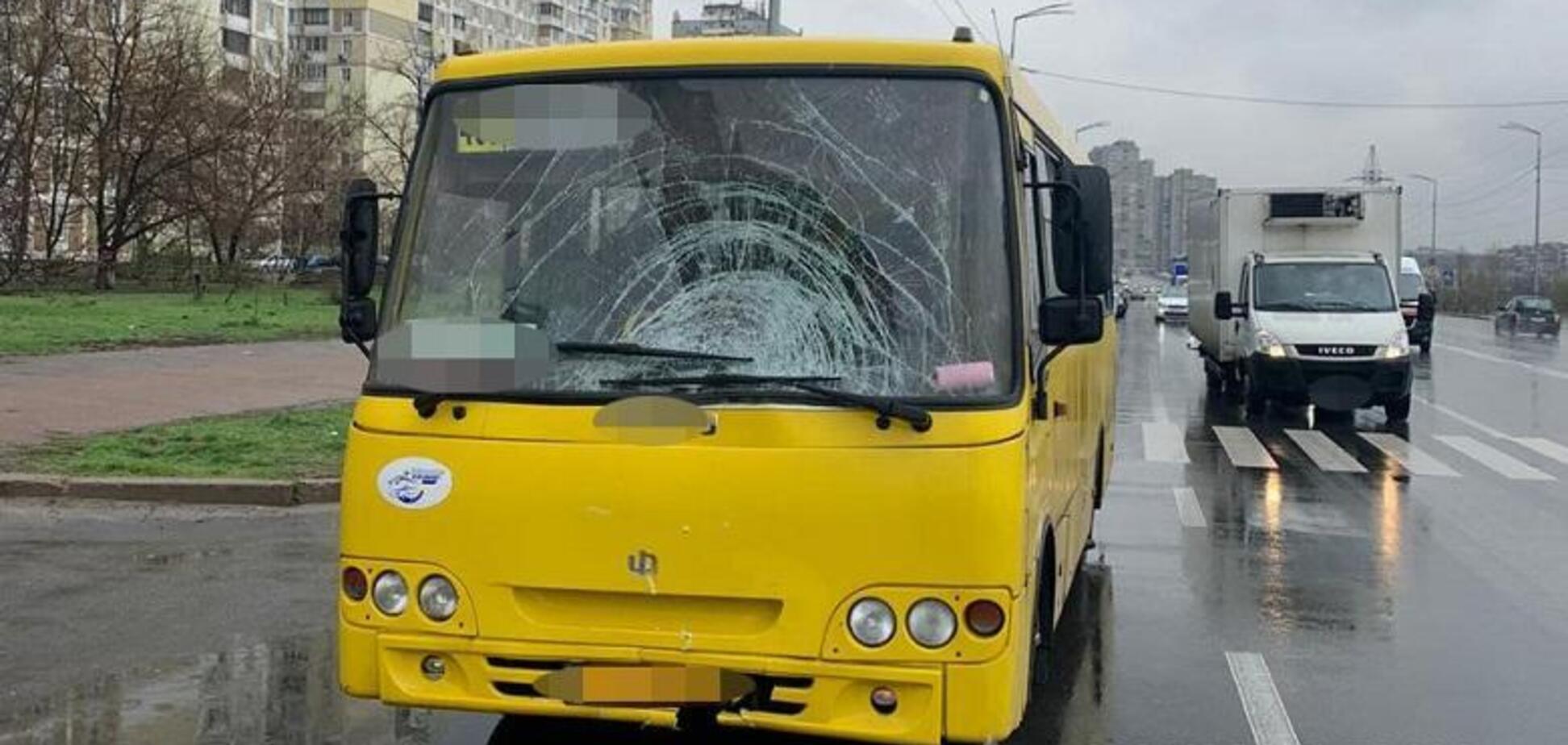 В Киеве 60-летний водитель маршрутки насмерть сбил женщину возле пешеходного перехода