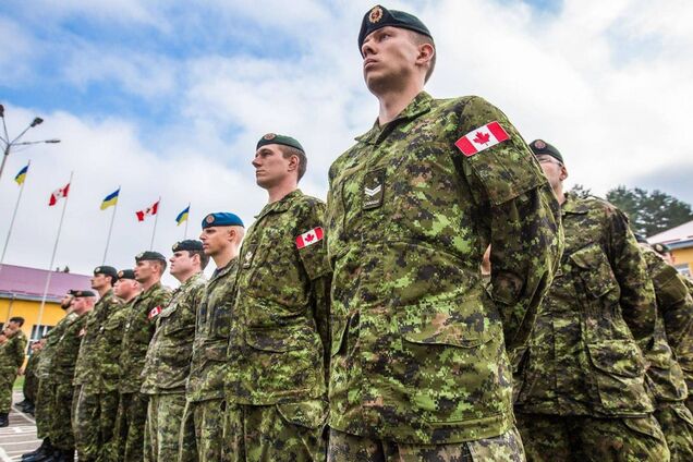 Канада внезапно приостановила миссию военных инструкторов в Украине