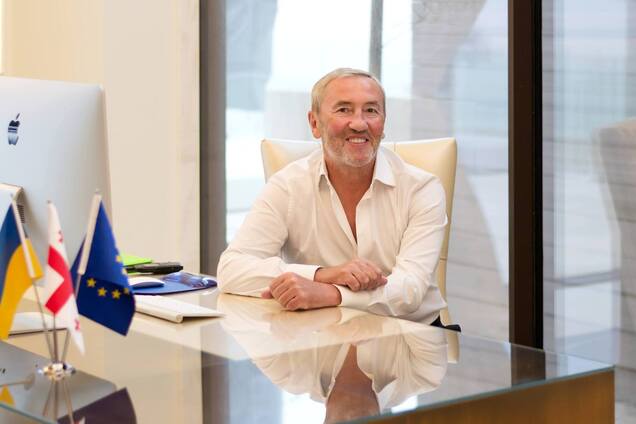 Черновецкий начал искать помощницу, которая будет делать 'то же, что и жена', за $4 тыс. в месяц. Видео с требованиями