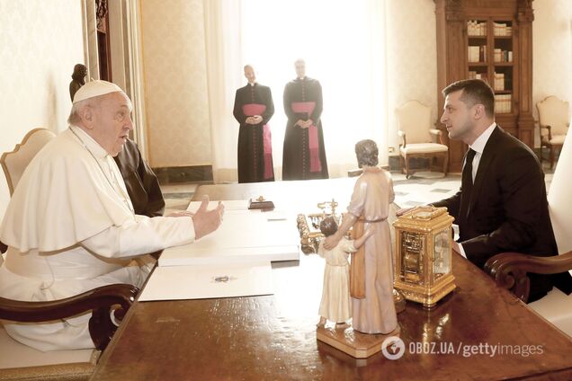 Зеленский поблагодарил Папу Римского за молитву о мире на Донбассе