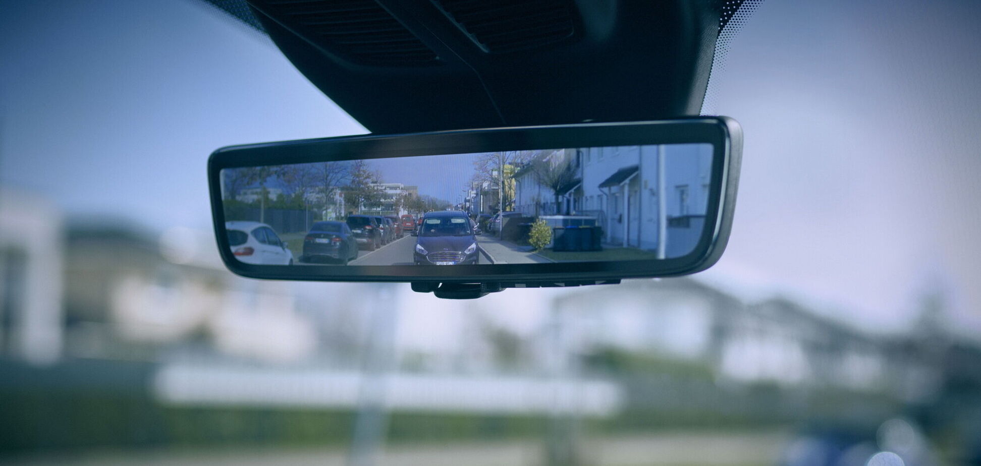 Ford представил 'умное зеркало' для модели Transit