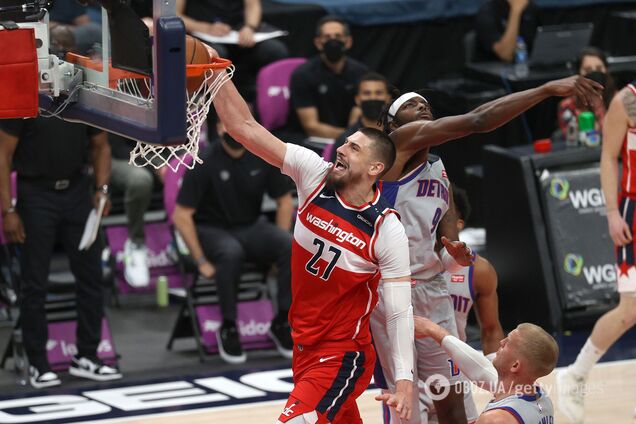 Алексей Лэнь забил мяч сверху