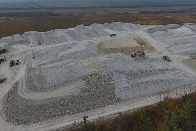 ДБР розкрило схему незаконного видобутку копалин в Україні: через чиновника країна втратила десятки мільйонів