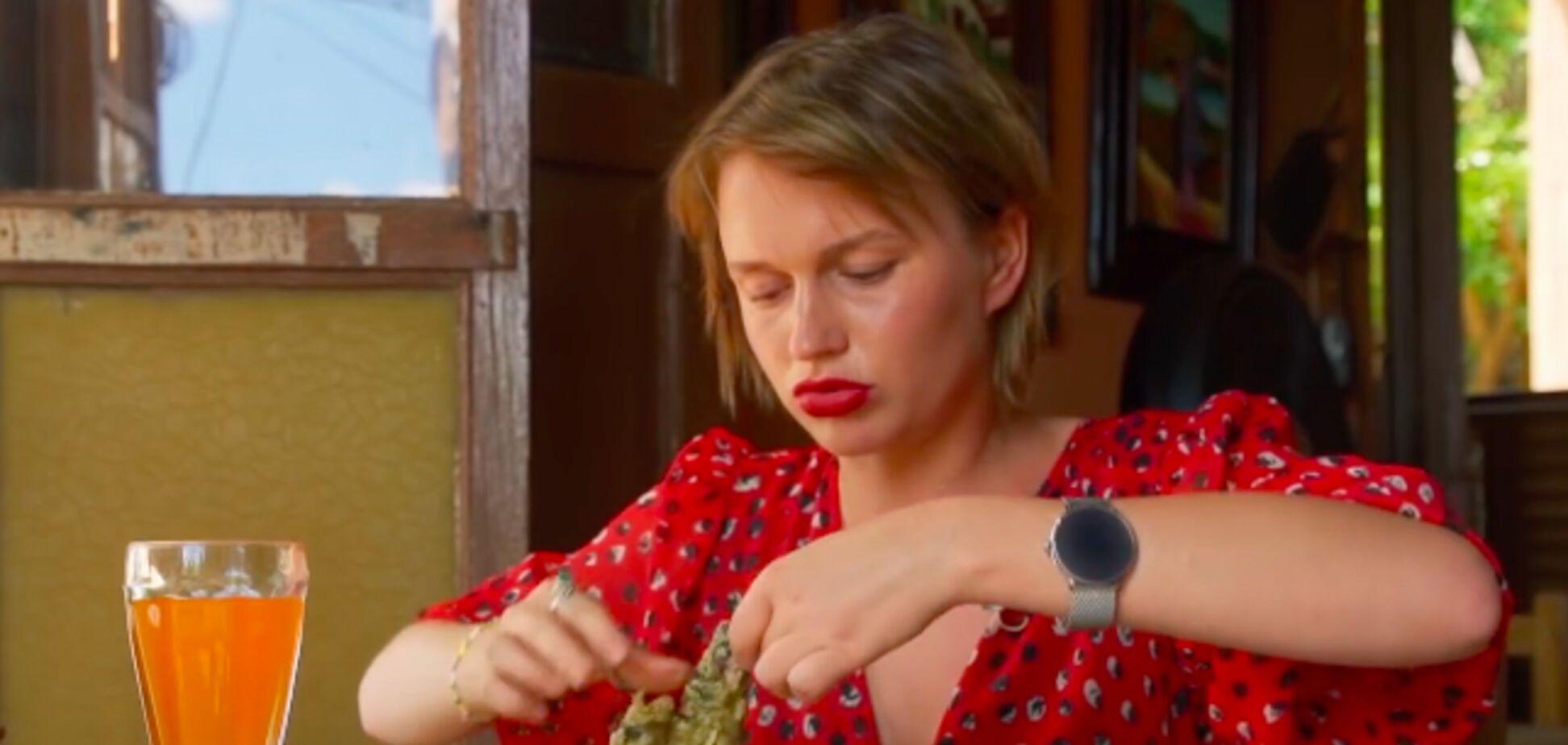 Ведучій 'Орла і решки' довелося з'їсти ігуану