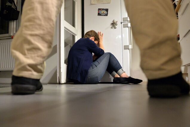 Во Львове мужчину, который бил жену и похитил детей, пытаются оправдать: правозащитница рассказала детали