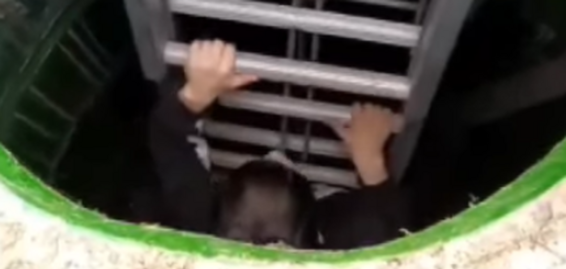 У Києві хлопчик впав у технічний колодязь