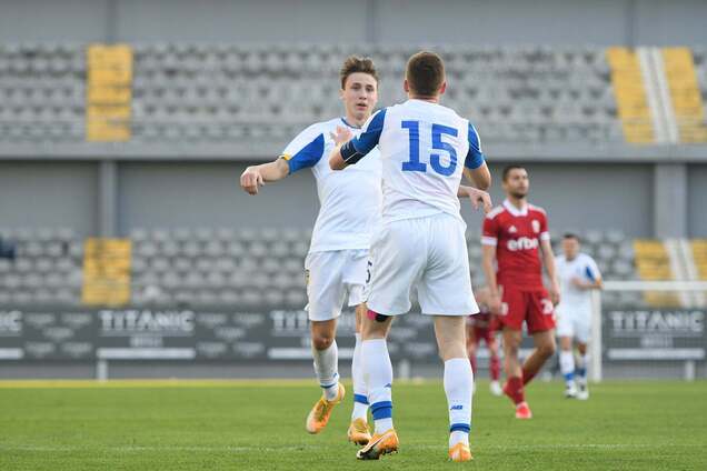 Владислав Ванат празднует гол