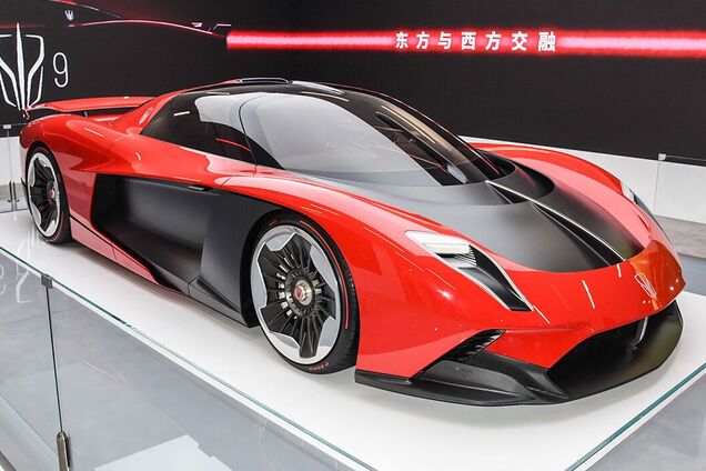 70-летний дизайнер создал стильный суперкар