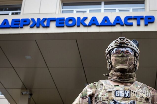СБУ викрила чиновників Держгеокадастру на великому шахрайстві із землею. Фото та відео