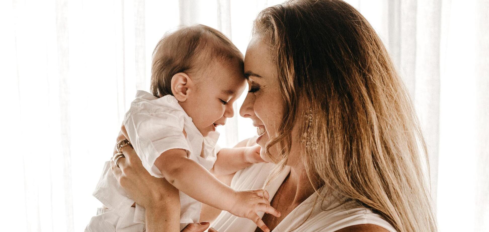 День дочки в Україні відзначається 25 квітня