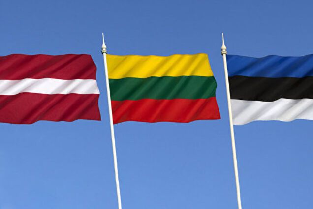 Страны Балтии объявили, что высылают российских дипломатов