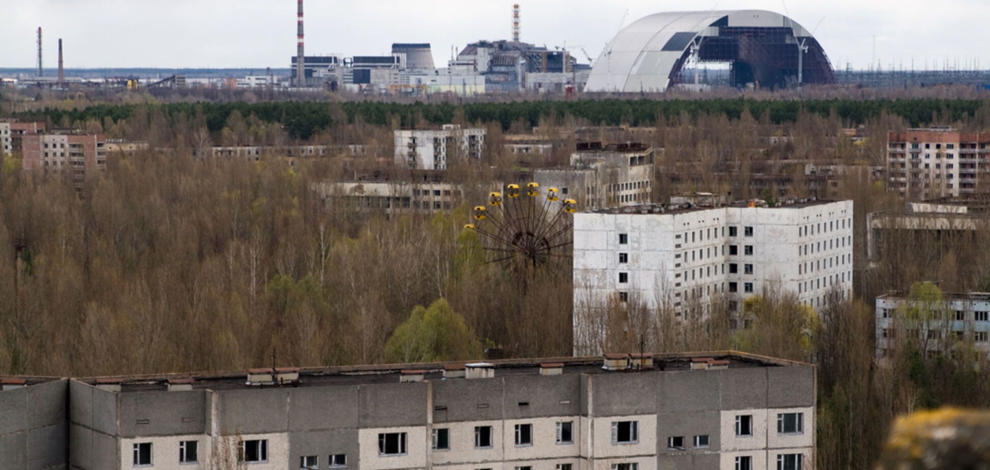 Над Чернобыльской АЭС запустили экскурсионный авиарейс. Видео