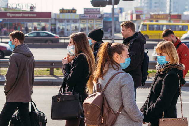 Люди в масках