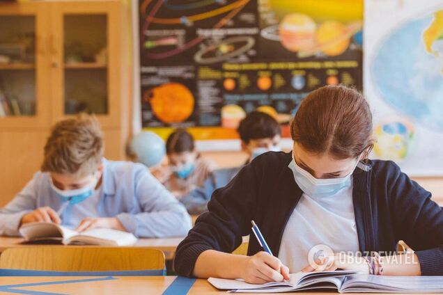 В школах Украины могут продлить учебный год за счет летних каникул: от чего зависит и почему родители против