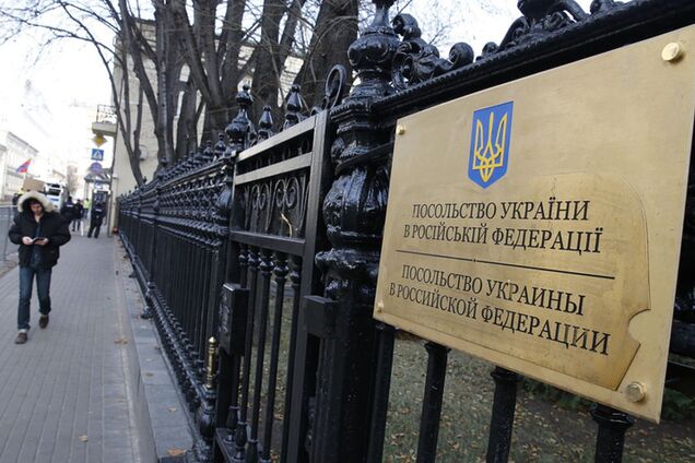 Кремль объявил персоной нон грата сотрудника посольства Украины: Киев подготовил свой ответ