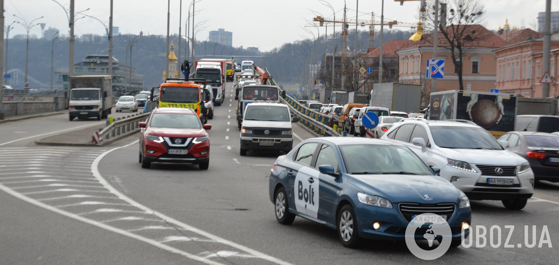 На столичних мостах утворилися тягучки