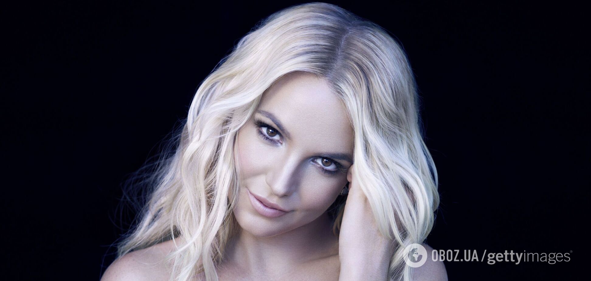 Бритни Спирс показала фигуру в ярком бикини. Видео