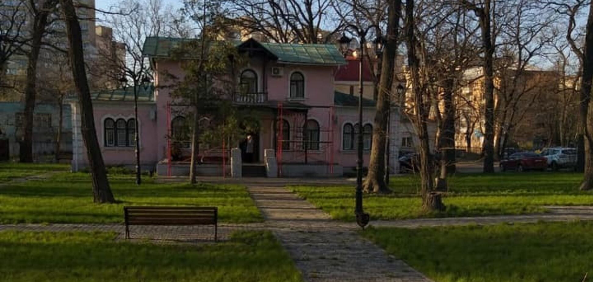 У Києві можуть знищити унікальну дачу царських часів