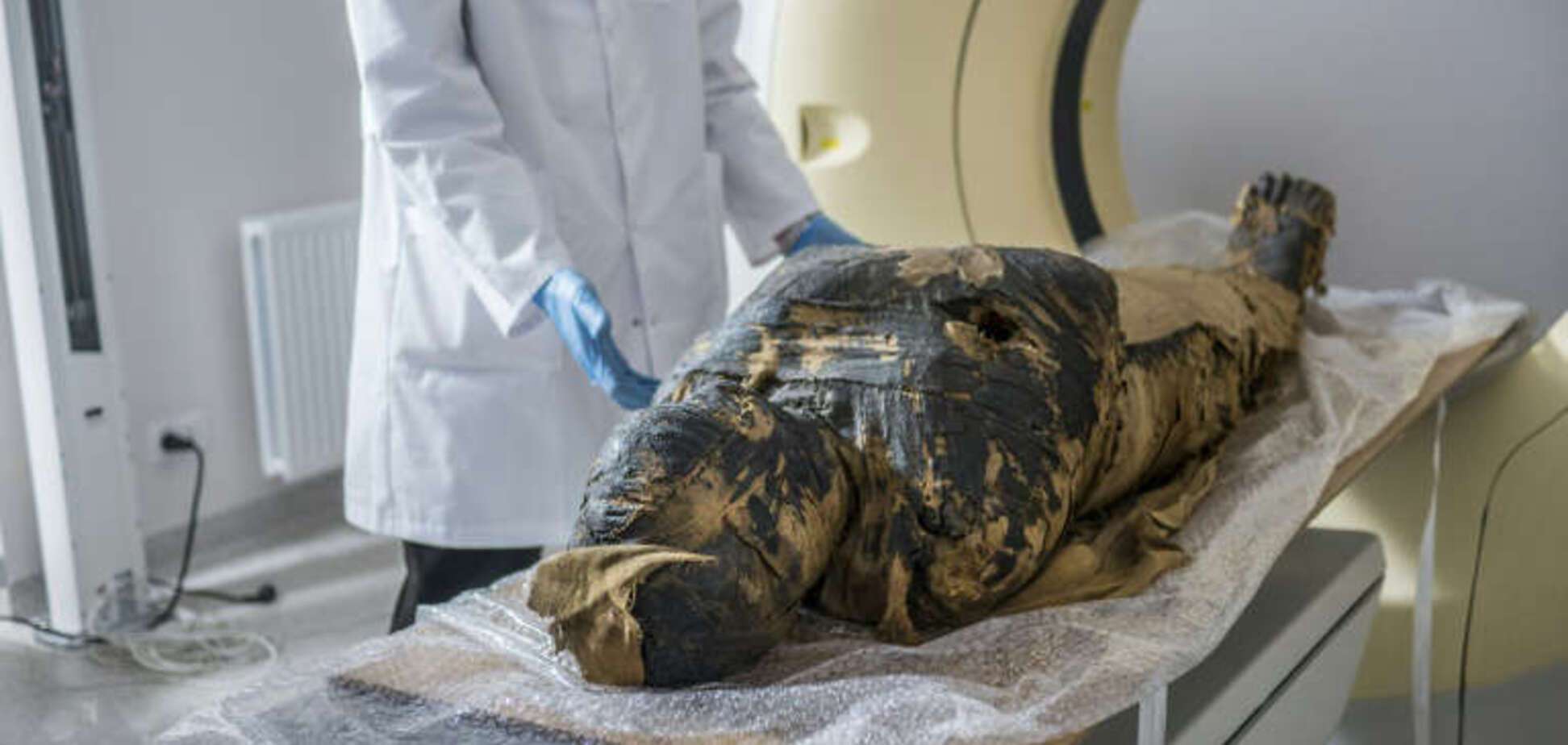 У Польщі виявили першу в світі 'вагітну' мумію. Фото унікальної знахідки
