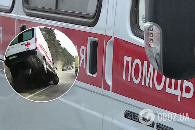 У Криму легковик на повній швидкості врізався в швидку допомогу. Відео зіткнення