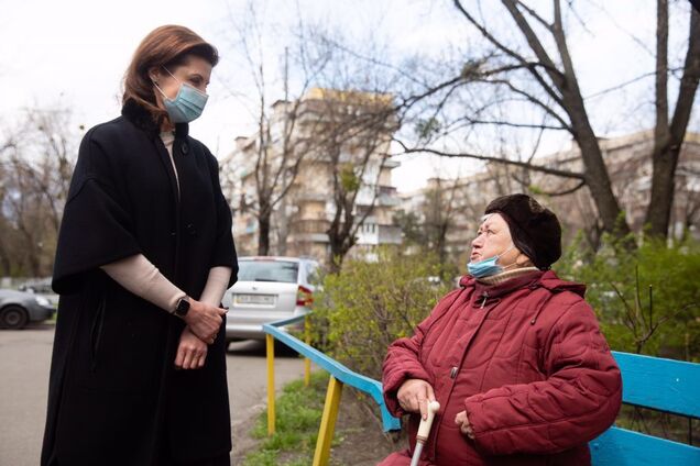 Фонд Порошенка передав продуктові набори соціально незахищеним киянам