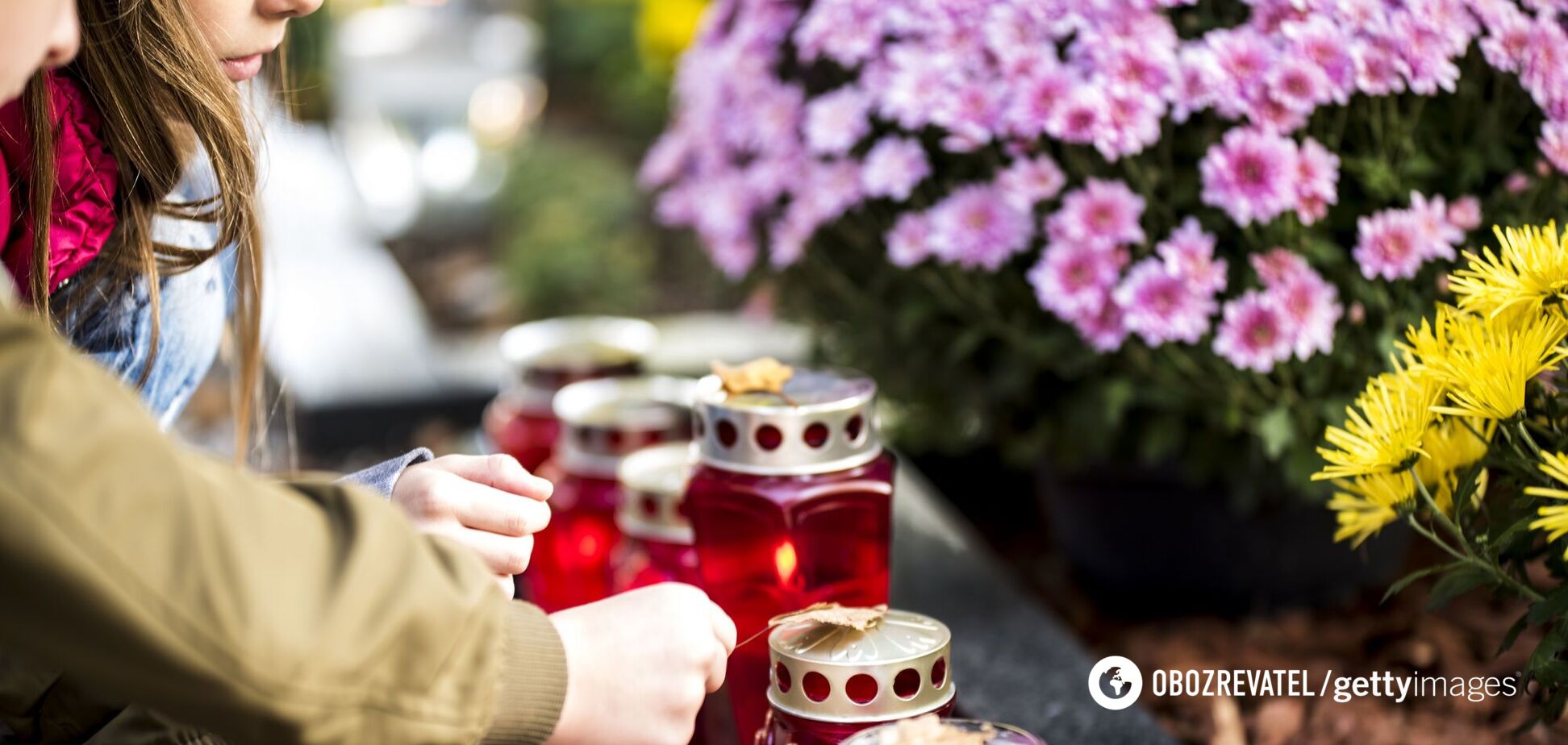Школьницы устроили фотосессию на кладбище