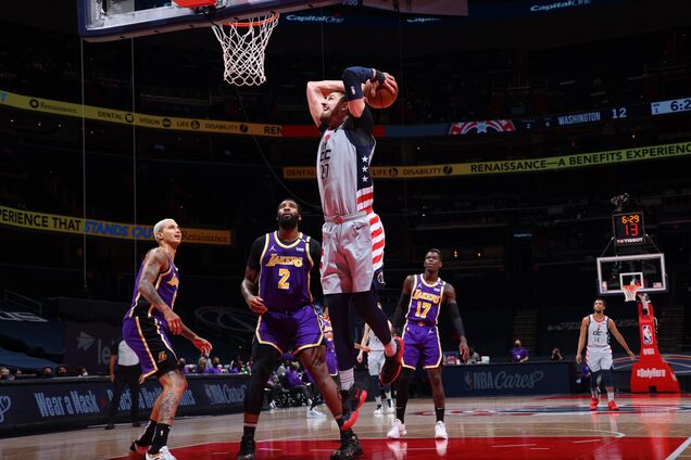 Алексей Лэнь взлетел в матче с 'Лейкерс'