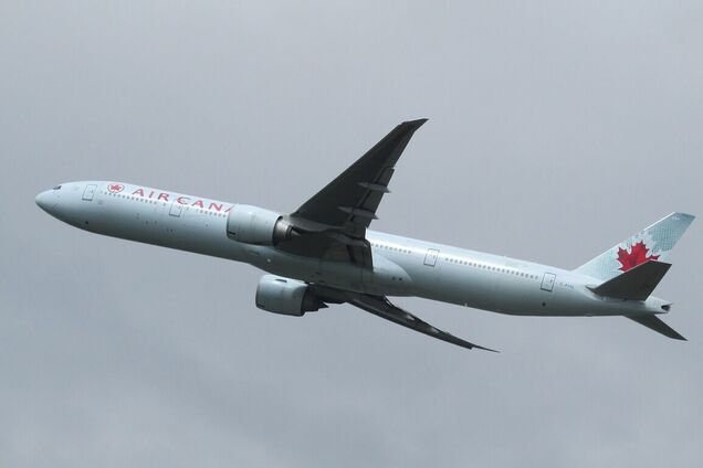 Авиакомпаниям Канады посоветовали соблюдать осторожность при полетах над Украиной