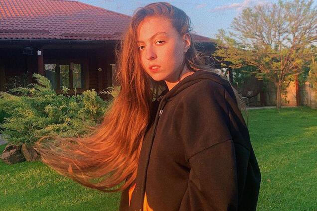 Дочь Поляковой похвасталась стильным рокерским образом. Фото