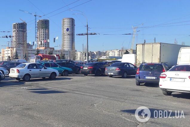 На основных магистралях города затруднено движение транспорта