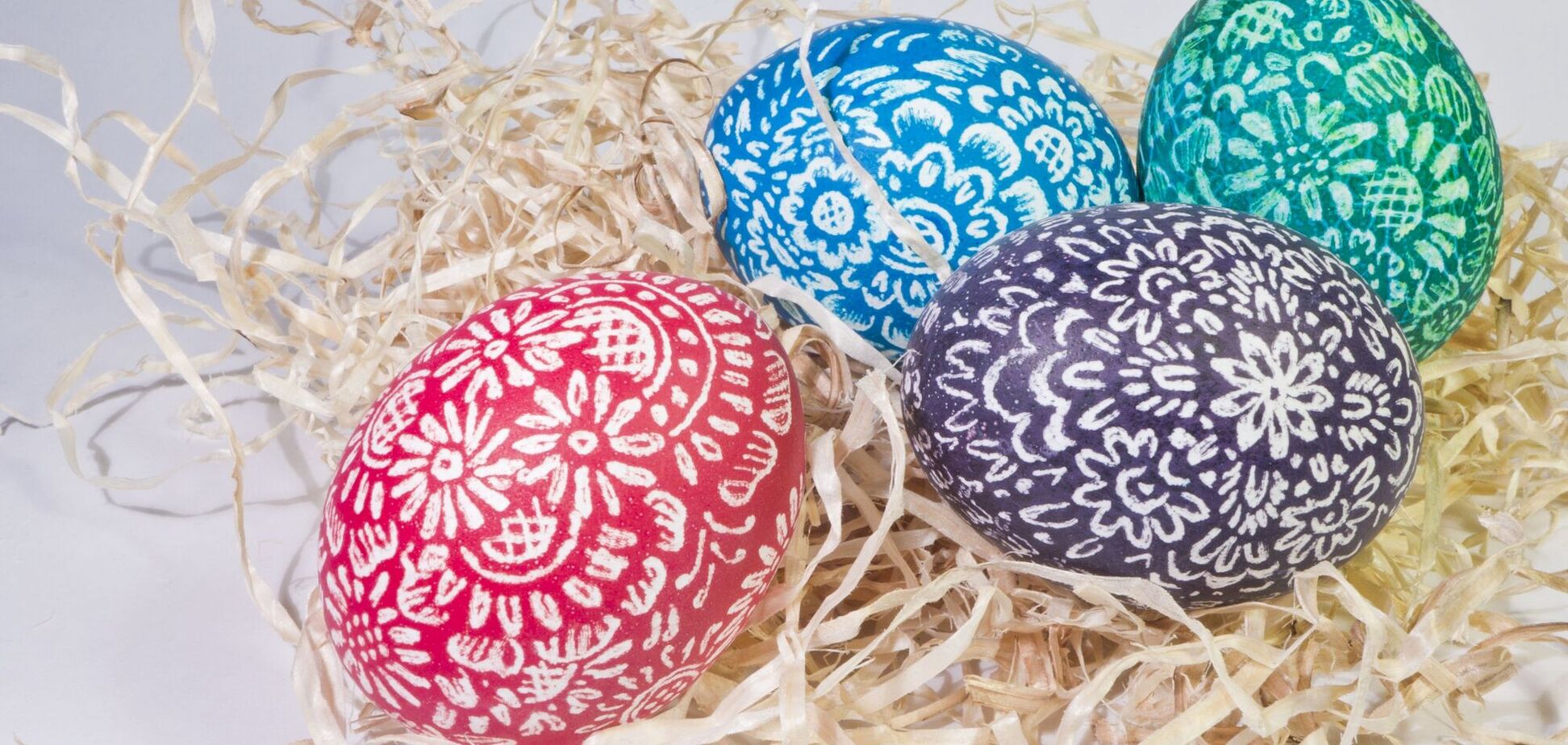 Яйце в християнстві уособлює символ труни і воскресіння