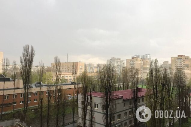 Киев накрыл ураганный ветер с ливнями, грозами и градом. Фото, видео