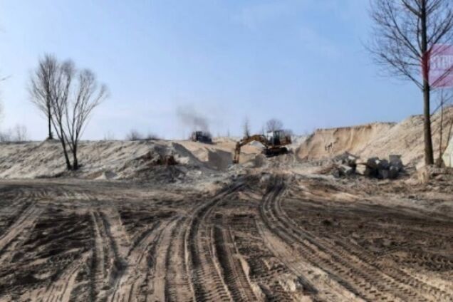 В Киеве мужчина незаконно продавал добытый песок из залива Десенки