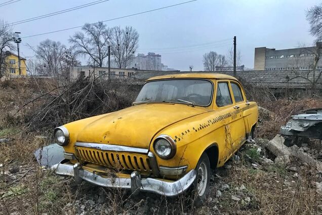 В сети показали фото уникального кладбища ретроавтомобилей в Киеве